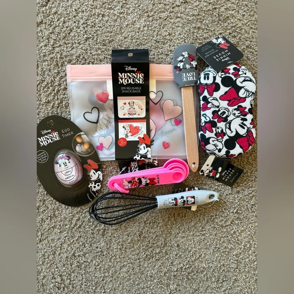 (6) Disney Minnie Mouse Kitchen Accessory Set in Pink, Black, White